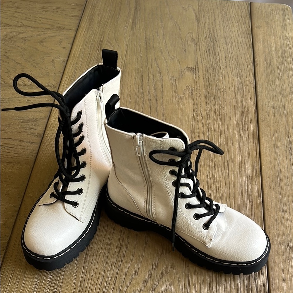Grunge White Combat Boots by Sincerely Jules ~ women’s size 6 New Without Tags